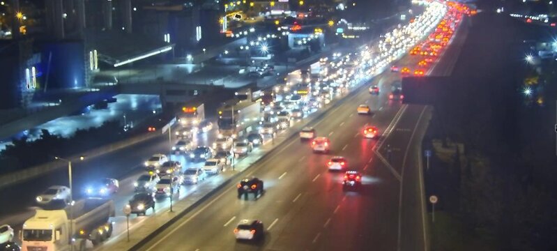 Yük asfalta dağıldı, tıxac yarandı - FOTO