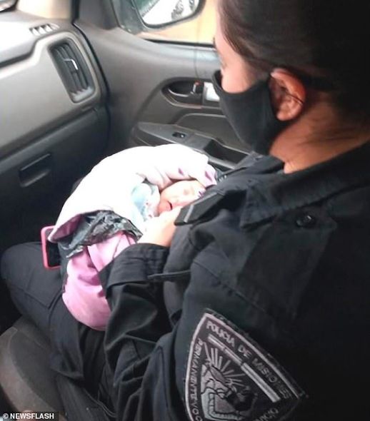 Küçənin ortasında kürəyinə paslı bıçaq saplanmış körpə tapıldı - FOTO