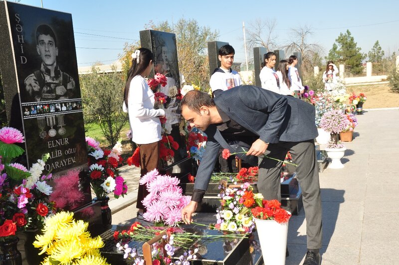 Region gəncləri Zəfər Günü və Dövlət Bayrağı Gününü qeyd edib - FOTOLAR