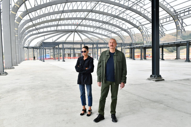 İlham Əliyev və Mehriban Əliyeva Laçın Beynəlxalq Hava Limanında aparılan tikinti işləri ilə tanış olublar - FOTO