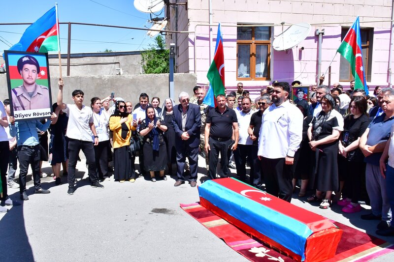 Birinci Qarabağ Müharibəsi şəhidi Rövşən Əliyev Xırdalan Şəhidlər Xiyabanında dəfn edildi - FOTOLAR