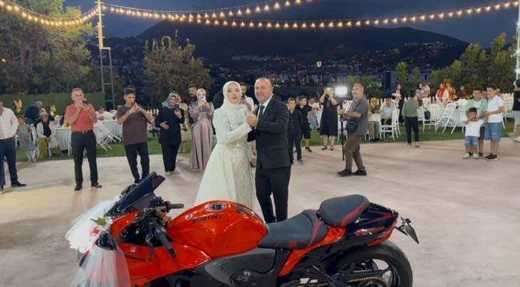 Türkiyədə hamı bu toydan danışır – Bəy və gəlin elə hərəkət etdi ki... - (Fotolar)