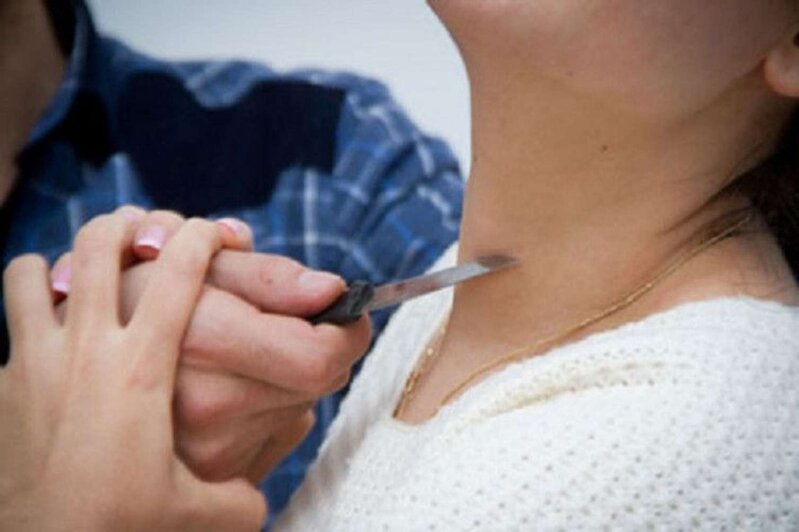 Şəmkirdə 35 yaşlı qadın BIÇAQLANDI - Qardaşı saxlanıldı