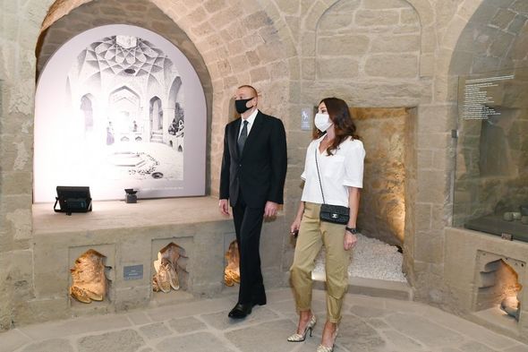 İlham Əliyev və Mehriban Əliyeva İçərişəhərdə - FOTO