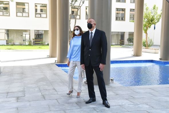 İlham Əliyev və Mehriban Əliyeva UNEC-in yenidən inşa olunan korpusunun açılışında - YENİLƏNİB + FOTO