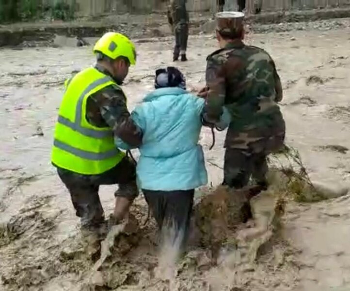 Şamaxıda sel təhlükəsi ilə üzləşən 4 qadın xilas edildi - FOTO