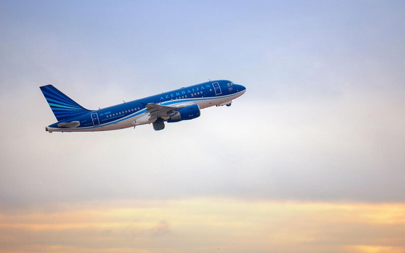 AZAL-ın İstanbul-Bakı reysi ilə uçan təyyarəsi texniki səbəbdən hava limanına qayıdıb