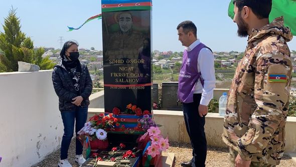 Gənclər təşkilatının nümayəndələri "Şəhid anası ilə bir gün" keçirib - FOTO