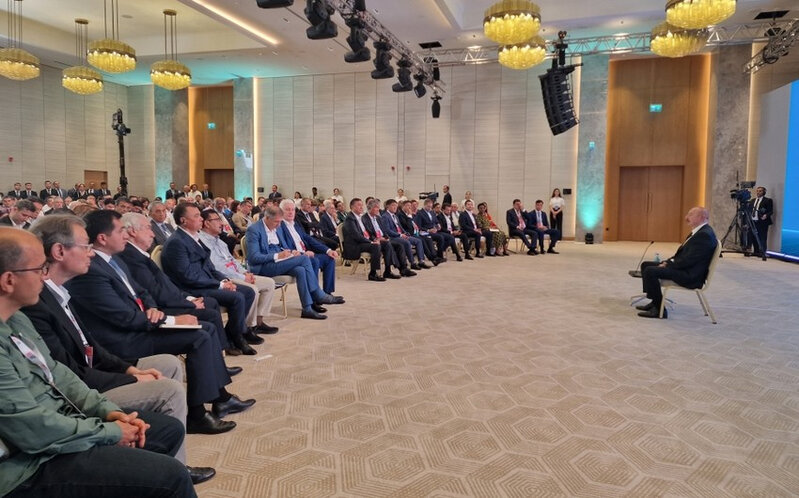Prezident: 'Sosial media və ənənəvi KİV-lər məsələlərdən xəbərdar olmaqda mənə kömək edir