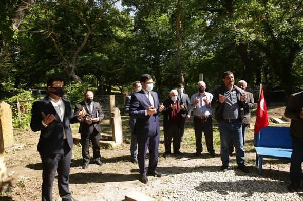 Xaçmazın İcra başçısı Aşağıoba və Aslanoba kəndlərində şəhidlərin məzarını ziyarət edib - FOTO