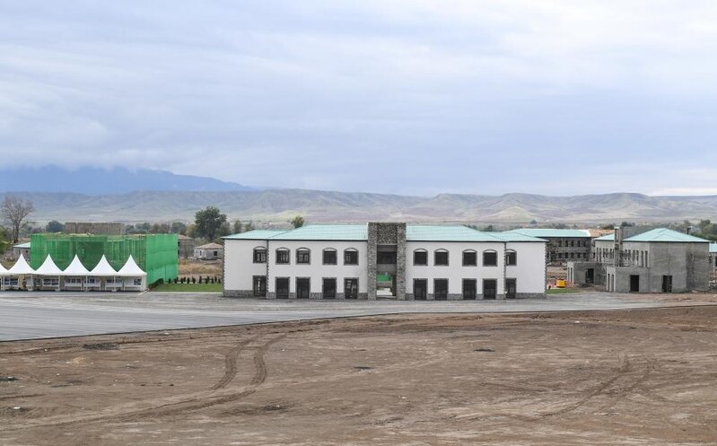 Prezidentlə xanımı Ağalıda həyata keçirilən işlərlə tanış olub - Fotolar