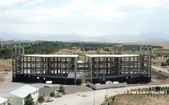 Prezident Gəncə İdman Sarayının tikintisi ilə tanış olub - FOTO