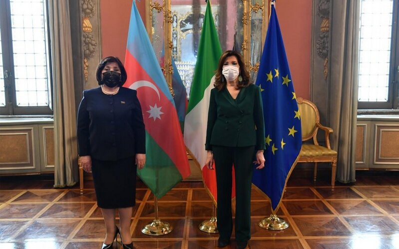 Sahibə Qafarova: "Mina xəritələrinin verilməsi üçün Ermənistana təzyiq göstərilməlidir