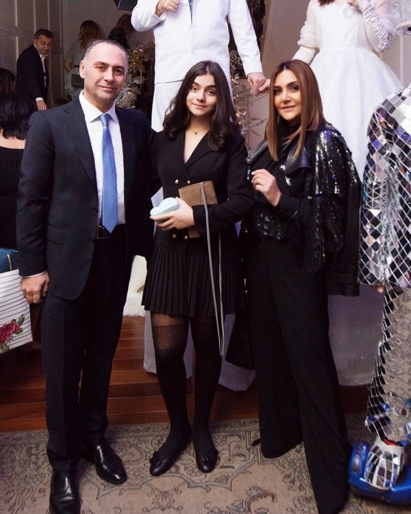 Zülfiyyə Xanbabayeva ərinin ad gününü belə təbrik etdi - FOTO