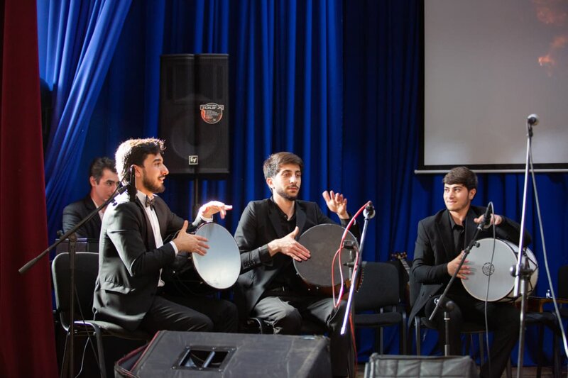 Humanitar Kollecdə təntənəli hesabat konserti keçirildi - FOTOLAR
