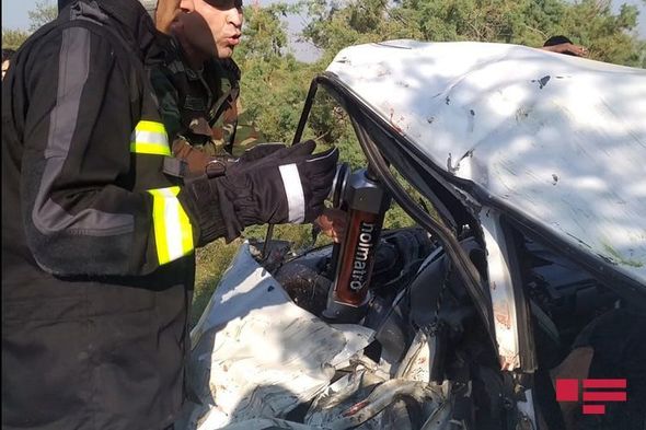 Ağdaşda iki avtomobil toqquşdu: Üç nəfər öldü, dörd nəfər xəsarət aldı - FOTO