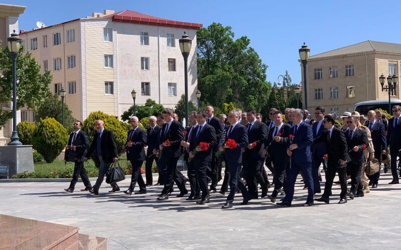 Hikmət Hacıyev xarici diplomatlarla Naxçıvana səfər etdi