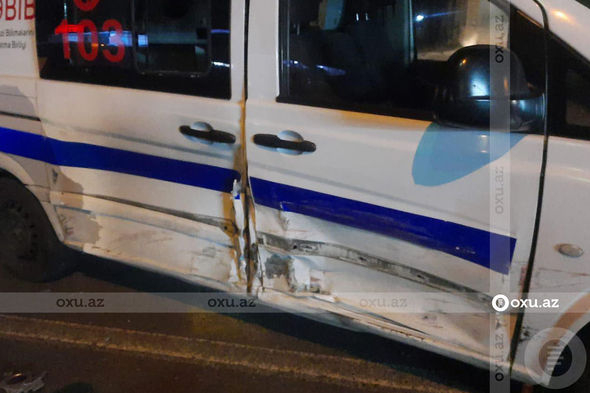 Bakıda minik avtomobili təcili tibbi yardımla toqquşdu: Xəsarət alanlar var - FOTO