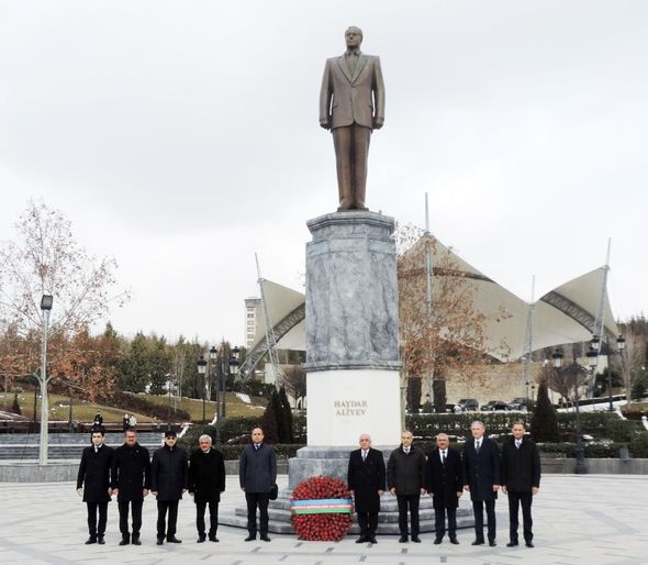 Əli Əsədov Ankarada Heydər Əliyev parkını ziyarət etdi - FOTO