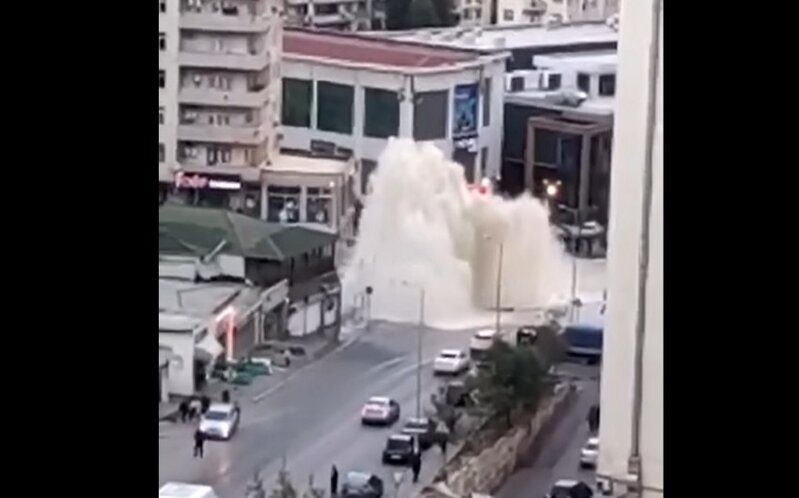Yasamalda su borusu partladı - Ətrafı su basdı - VİDEO