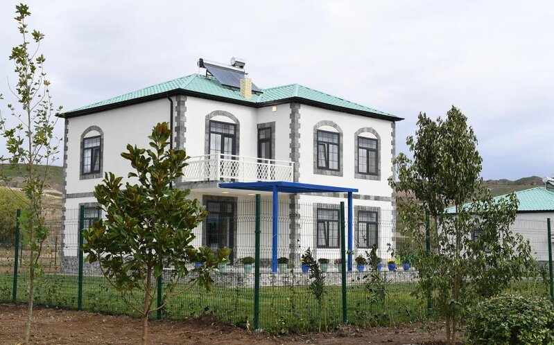 Prezidentlə xanımı Ağalıda həyata keçirilən işlərlə tanış olub - Fotolar
