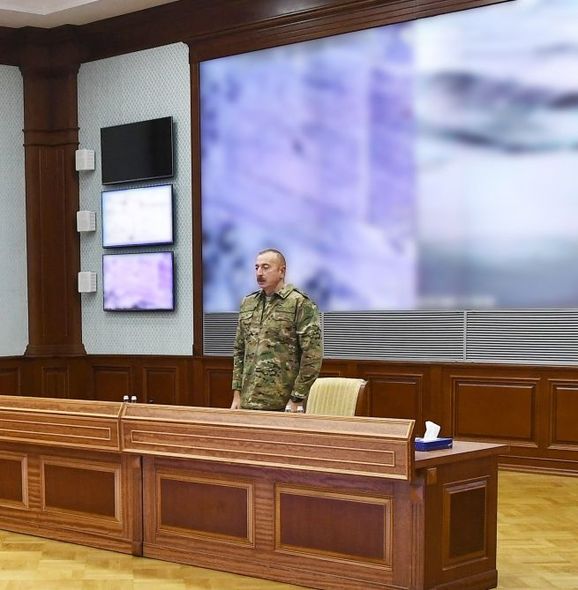 Prezident Müdafiə Nazirliyinin Mərkəzi Komanda Məntəqəsində operativ müşavirə keçirib - FOTO/VİDEO + YENİLƏNİB