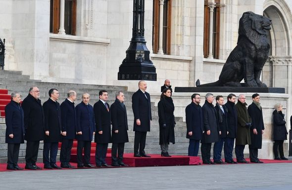 İlham Əliyevin Budapeştdə rəsmi qarşılanma mərasimi oldu - FOTOLAR