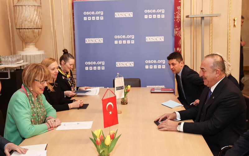 Çavuşoğlu ATƏT-in baş katibi ilə Ukrayna və Cənubi Qafqazdakı vəziyyəti müzakirə etdi