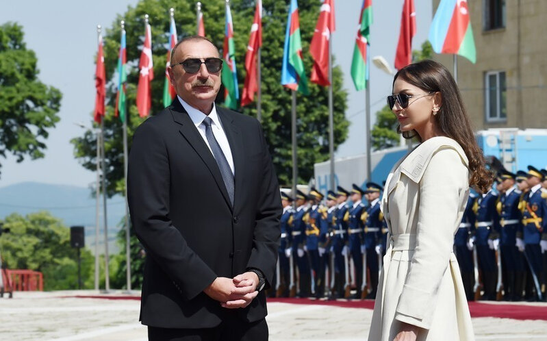 Prezident və birinci xanım Laçının sənaye zonasında mebel fabrikinin açılışında iştirak edib