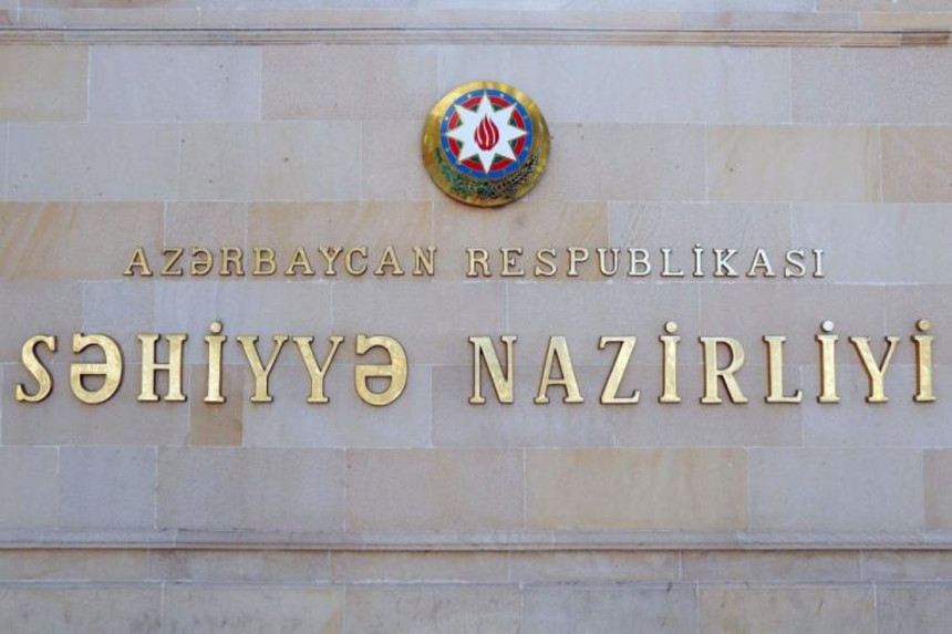 Səhiyyə Nazirliyi: Bakıda kranın yaşayış binasının üstünə aşması nəticəsində bir nəfər ölüb