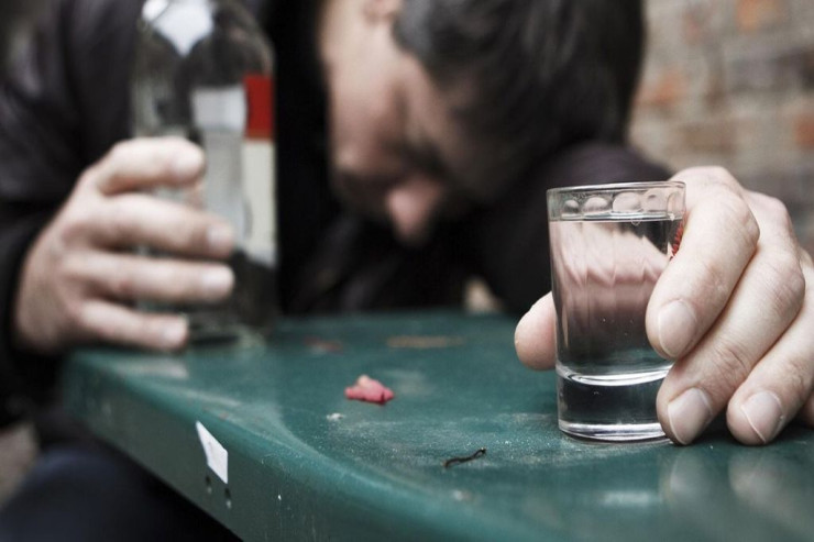 Bakıda kişi spirtdən komaya düşdü