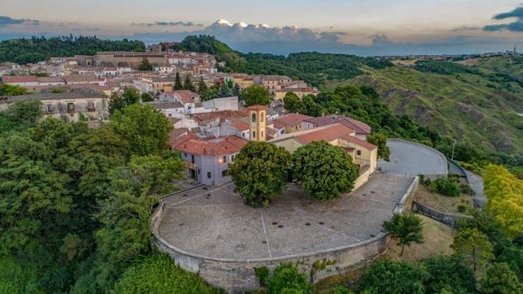 Avropada bir avrodan satışa evlər çıxarılıb - FOTO