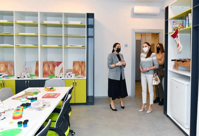 Birinci xanım Mehriban Əliyeva qızları ilə açılışa qatıldı - FOTOLAR
