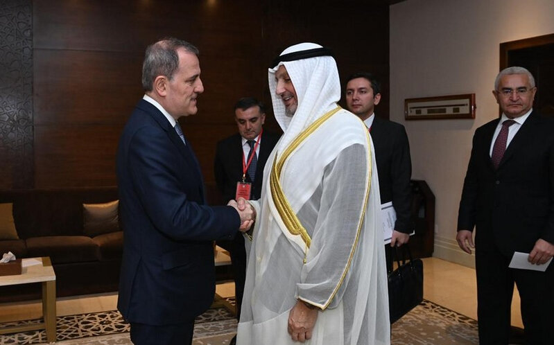 Ceyhun Bayramov küveytli həmkarı ilə görüşüb
