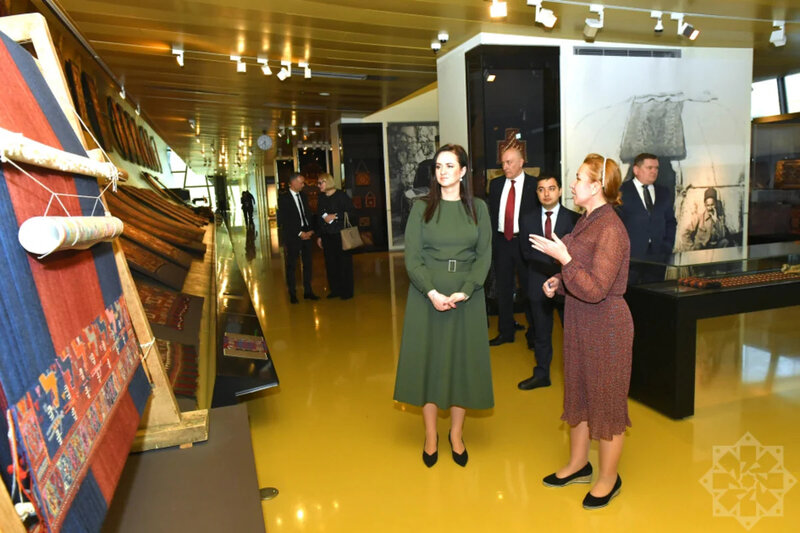 Baş nazir Milli Xalça Muzeyində - FOTOLAR