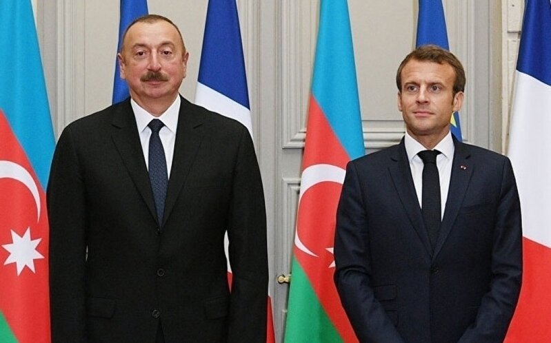 İlham Əliyev Makronla Azərbaycan-Ermənistan sərhədindəki toqquşmaları müzakirə etdi