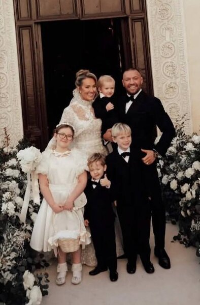 17 il sonra sevgilisi ilə evlənən Makqreqorun toyundan FOTOLAR