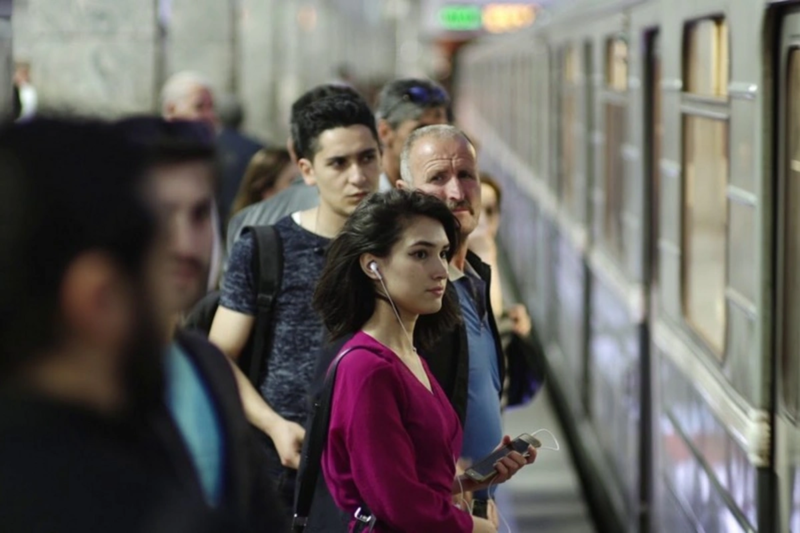 Metroda yenə problem yarandı - Sərnişinlər düşürüldü