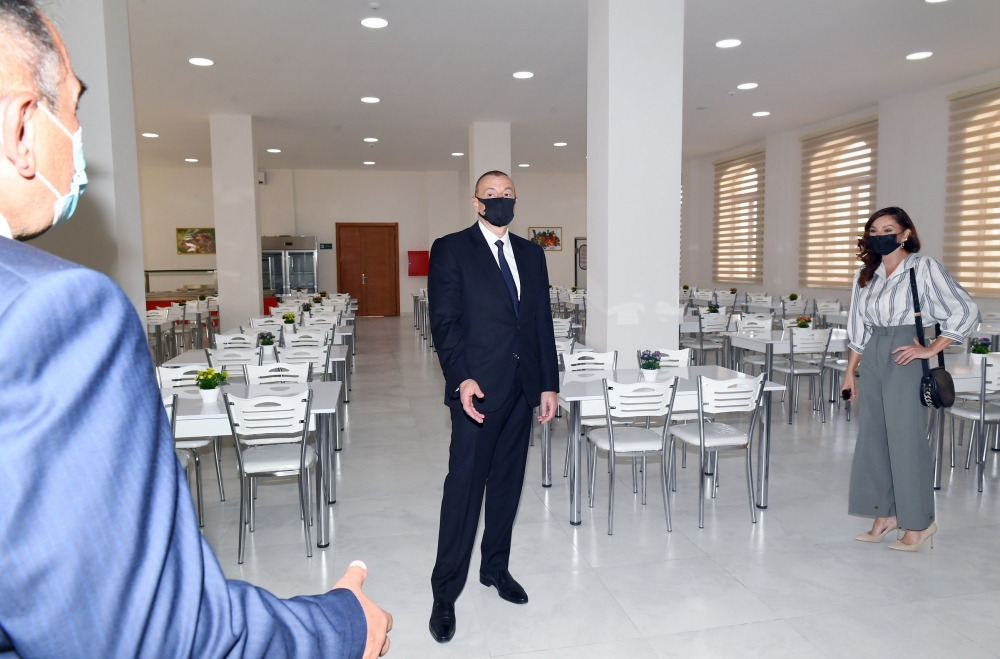 İlham Əliyev və Mehriban Əliyeva Gəncədə universitetin yeni tədris mərkəzinin açılışında - YENİLƏNİB+FOTO