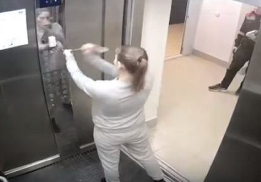 "Putin komandası"nı geyindirən dizaynerin həyat yoldaşı lifti sındırdı - VİDEO