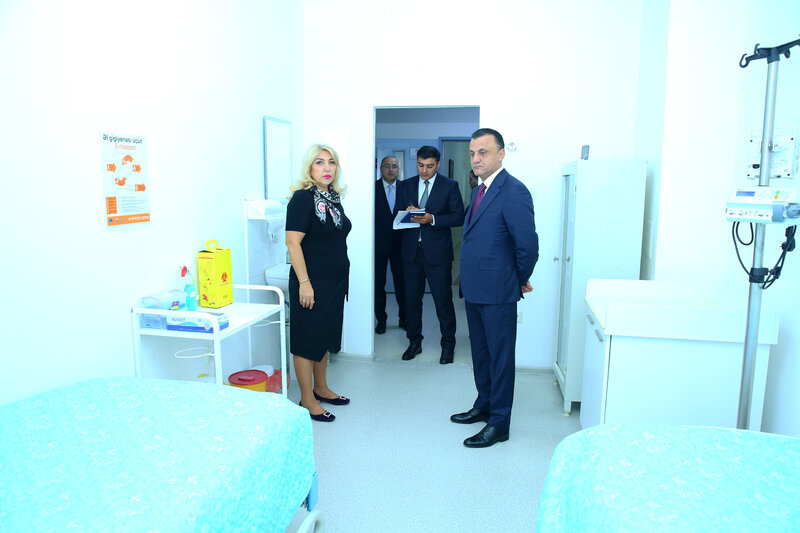 Vüqar Qurbanov Respublika Perinatal Mərkəzinin işçiləri ilə görüşdü - FOTOLAR