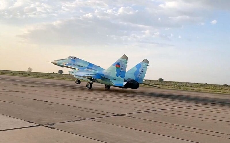 Azərbaycanın döyüş təyyarələri və helikopterlərinin təlimləri başladı
