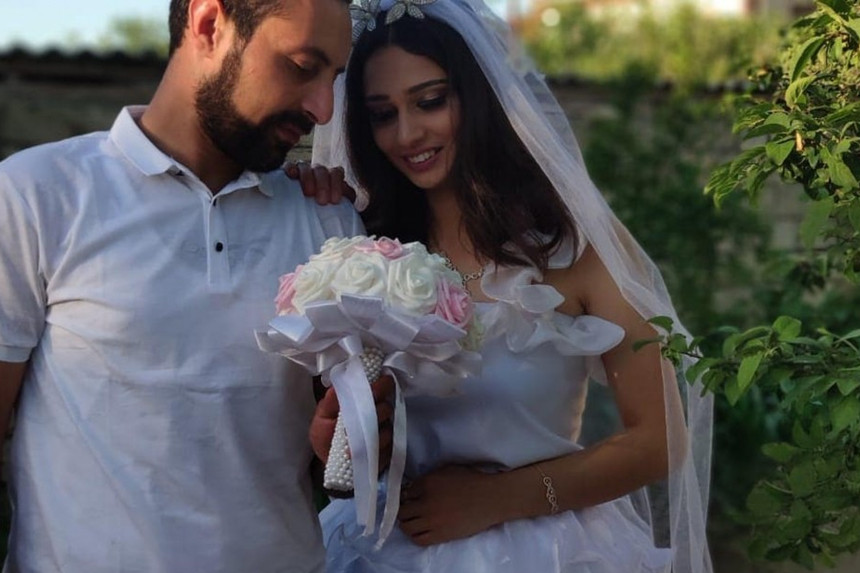 Bakıda bəylə gəlin evlərinin həyətində toy etdilər - FOTO
