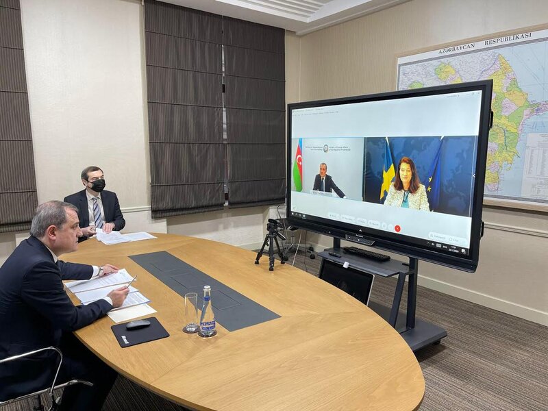 Ceyhun Bayramov isveçli həmkarı ilə videokonfrans formatında görüşüb