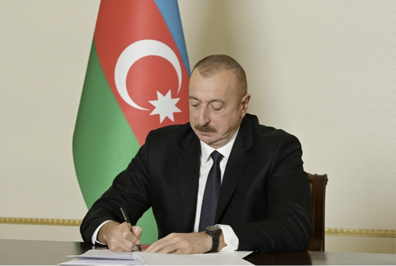 Prezident icra başçısını vəzifəsindən azad etdi