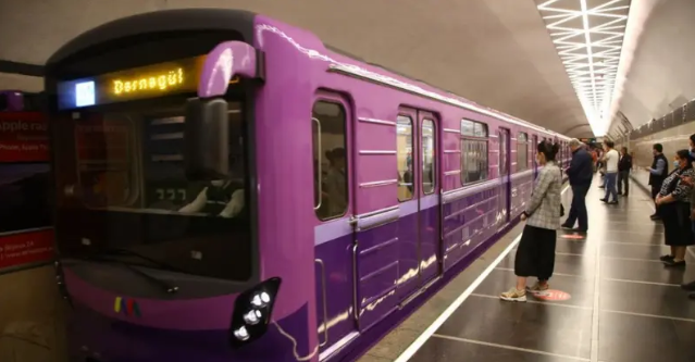 Bakı metrosunda tüstülənmə - Sərnişinlər düşürüldü