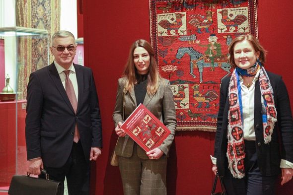 Rusiyada Azərbaycan xalçaçılıq və dekorativ-tətbiqi sənətinin şedevrləri sərgilənir - FOTO