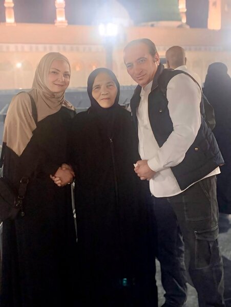 Xalq artisti ailəsi ilə Ümrədə - FOTOLAR