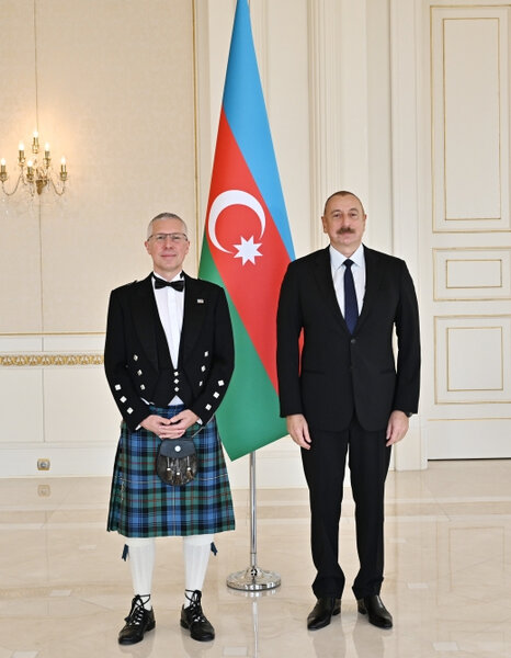 Prezident Britaniyanın Azərbaycanda yeni təyin olunmuş səfirinin etimadnaməsini qəbul edib - FOTO