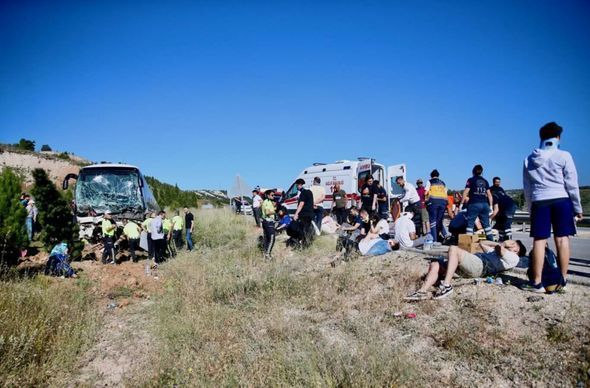 Türkiyədə avtobus qəzası: Onlarla yaralı var - FOTO